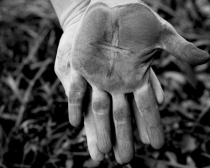 ash-wednesday-hands